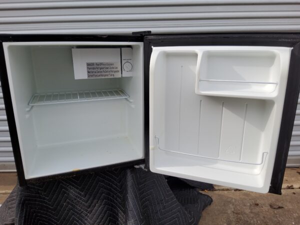 Mini fridge - Image 2